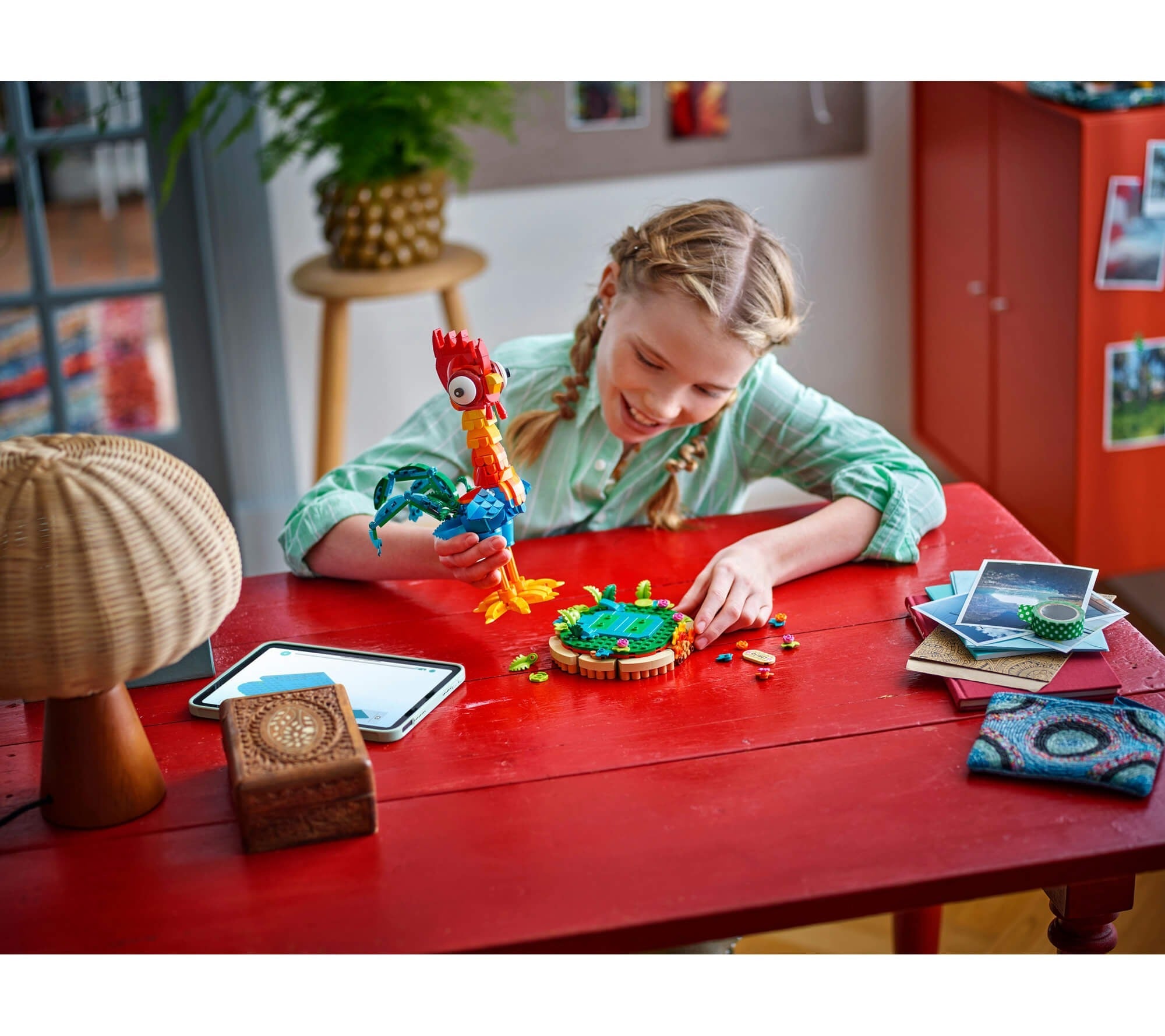 LEGO® | Disney Moana Heihei 566-Piece Model Kit – Colorful Chicken