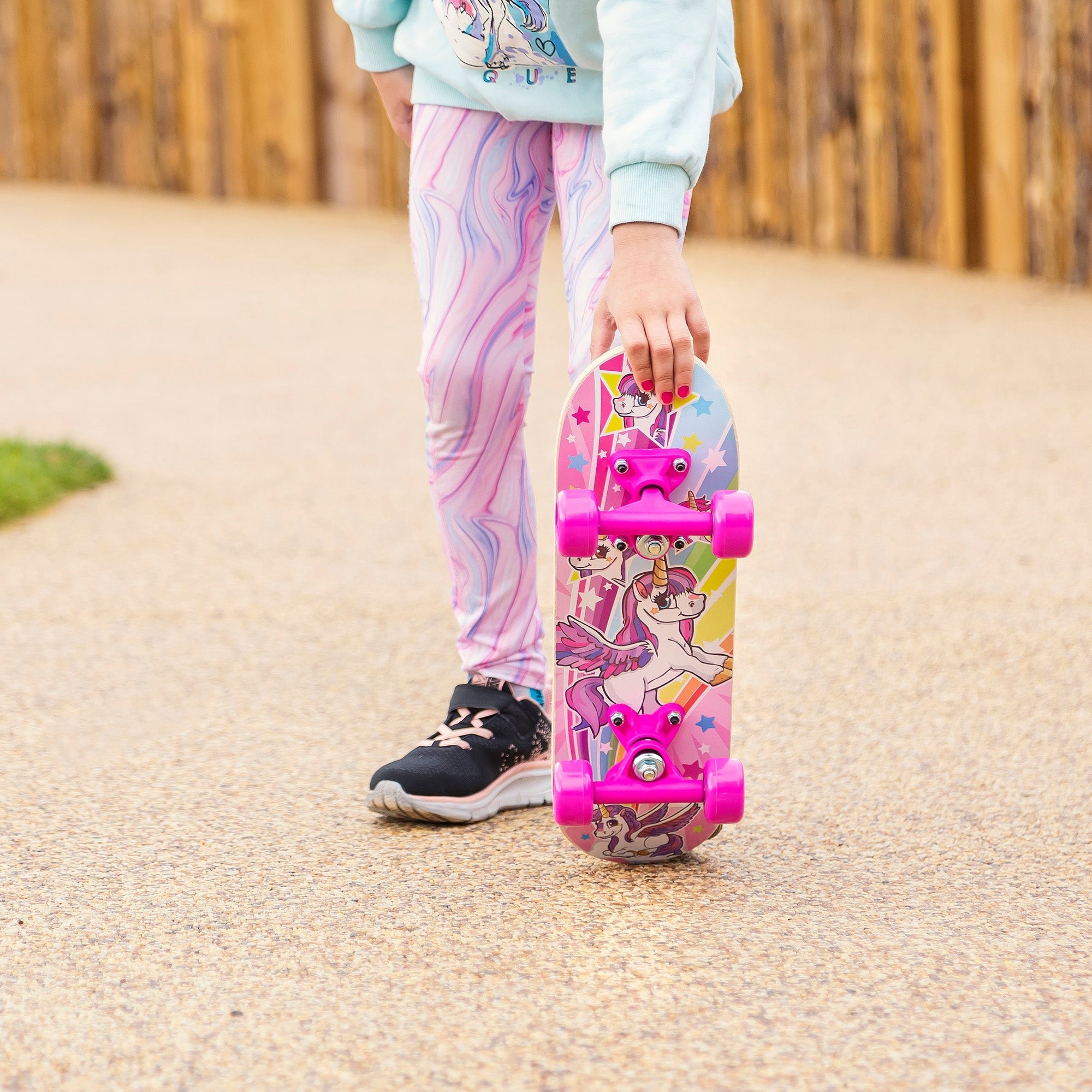Ozbozz 17" Unicorn Skateboard with Flashing Wheels & Magical Design