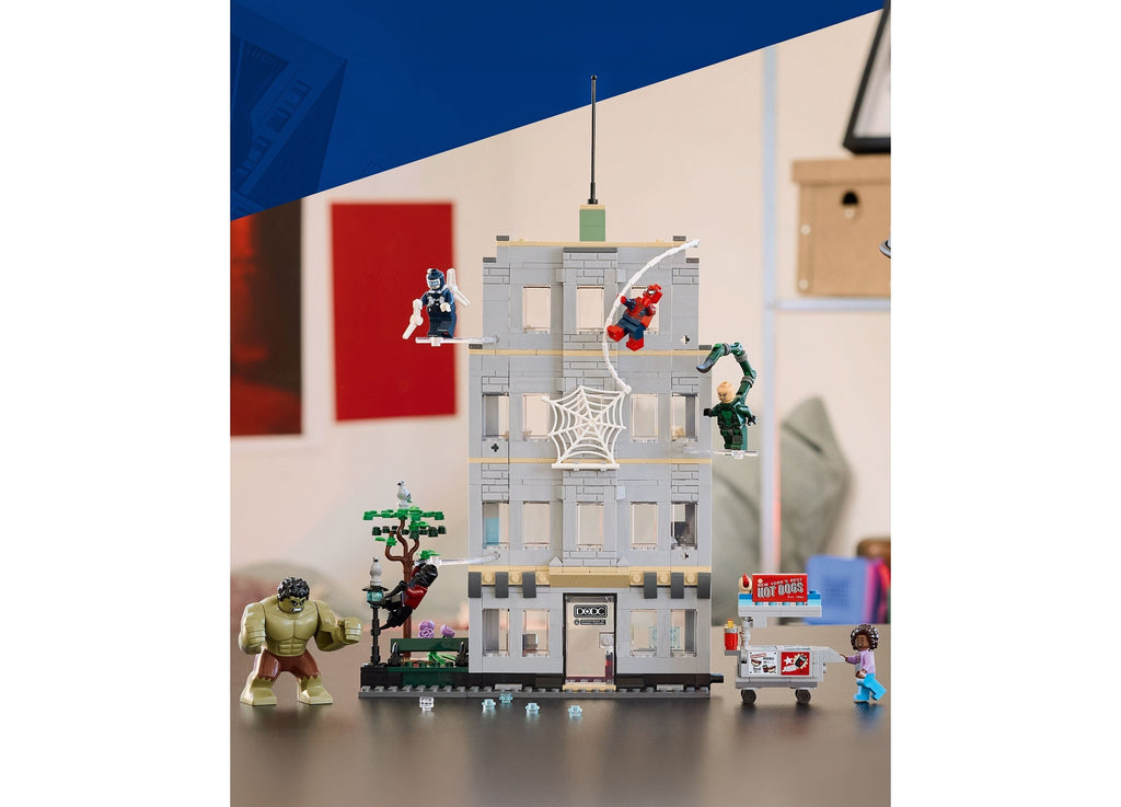 LEGO Marvel Spider-Man vs. Hulk Epic Clash Building Set, 534 Pieces