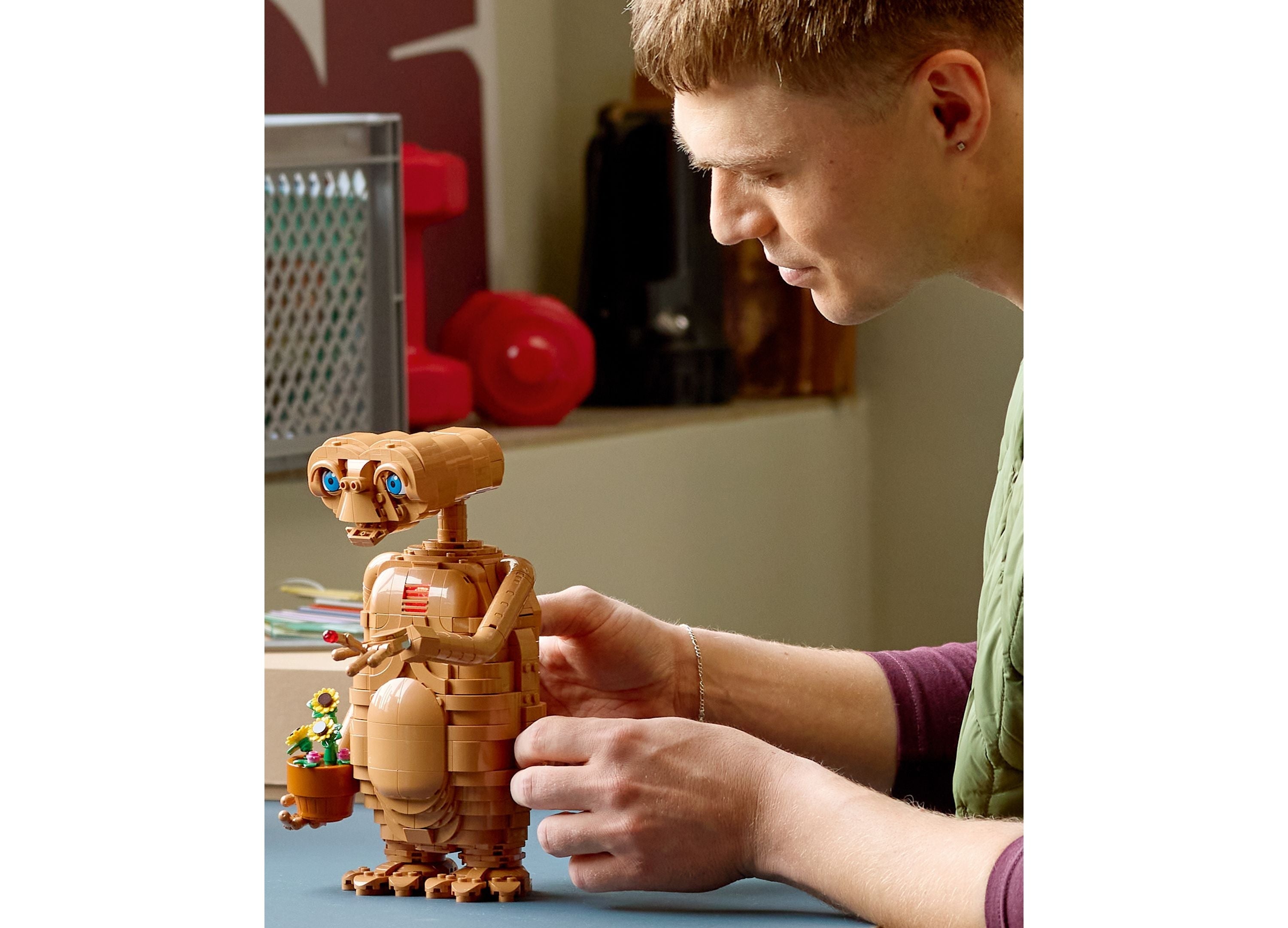 LEGO Ideas E.T. the Extra-Terrestrial 1226-Piece Building Set