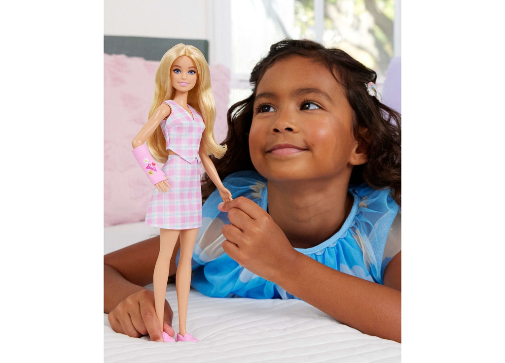 Barbie Fashionistas Doll - Plaid Top and Skirt with Arm Cast