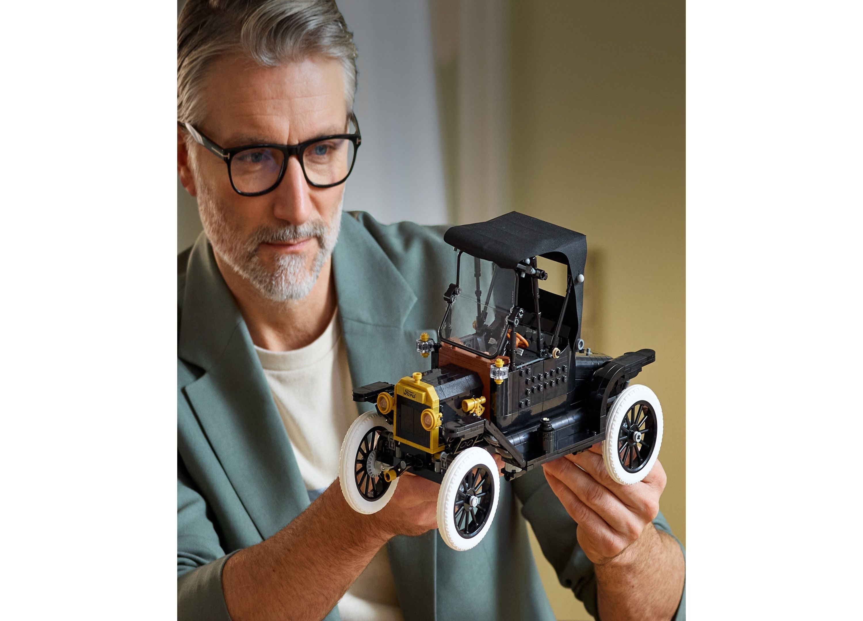 LEGO Icons Ford Model T Vintage Car Building Set - 1060 Pieces