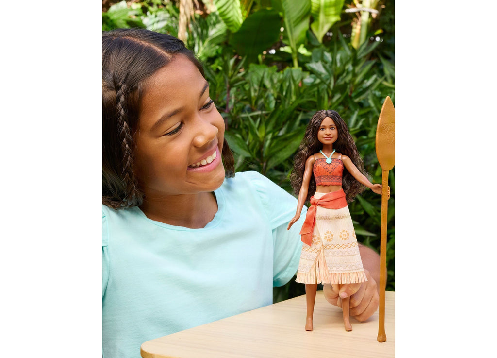 Disney Princess Moana Singing Fashion Doll With Oar And Heart Of Te Fiti Necklace