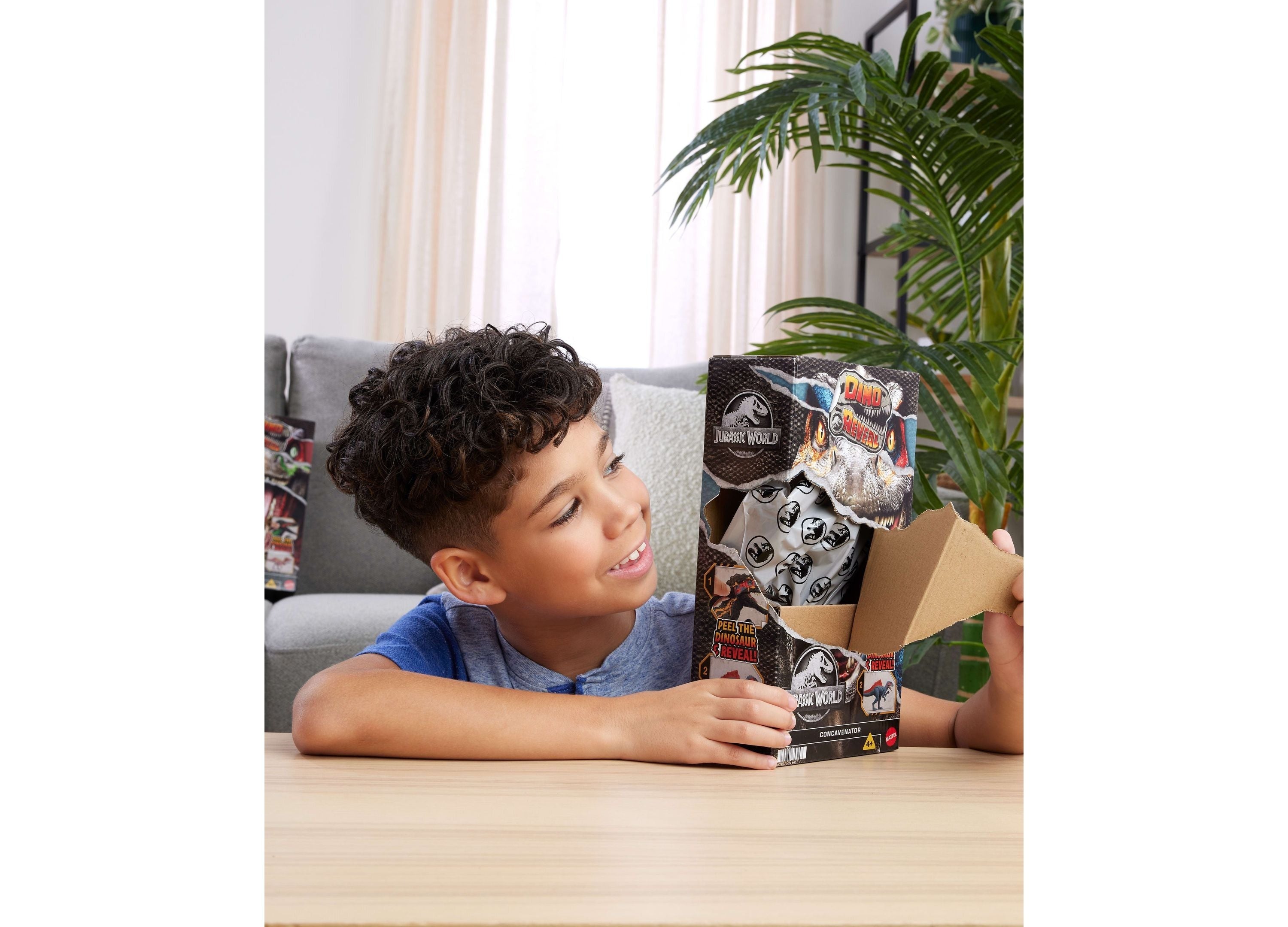 Jurassic World Dino Reveal Deluxe 11-Inch Color Change Dinosaur Figure
