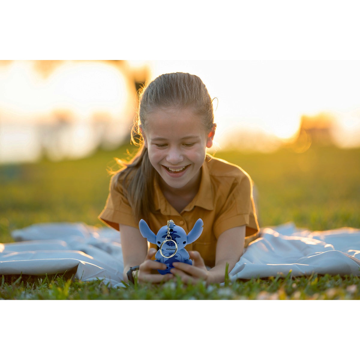 Disney Stitch My Best-E® console with LCD screen including 3 games from Disney Stitch universe
