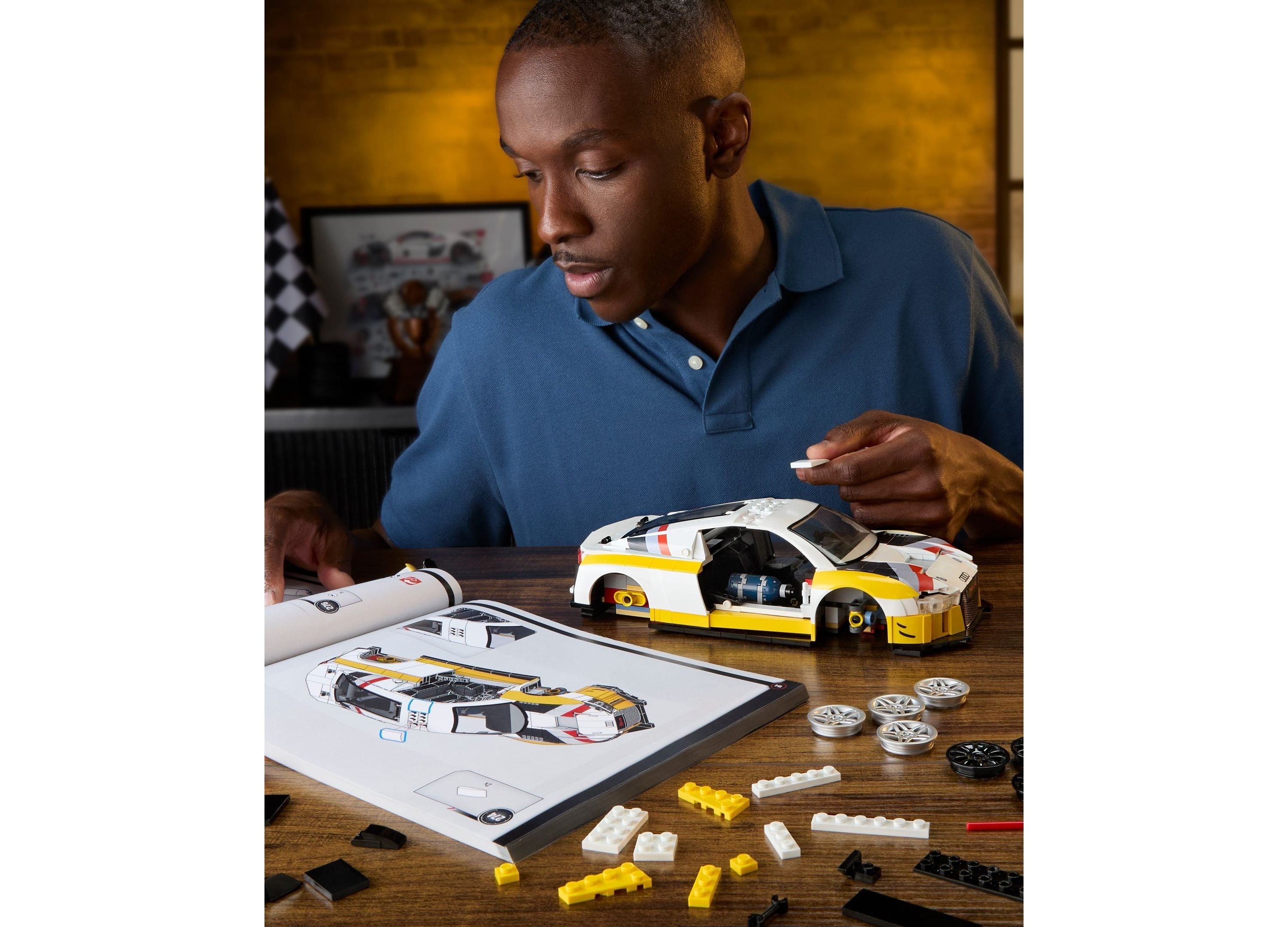 Mattel Brick Shop Hot Wheels '15 Audi R8 LMS Building Kit, 820 Pieces